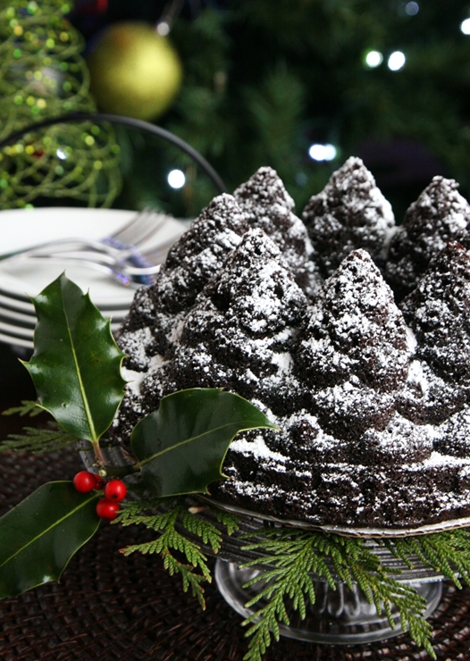 Chocolate & cinnamon Christmas tree bundt cake