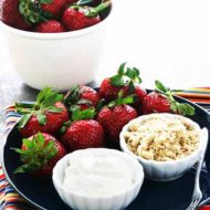 Strawberries Dipped in Sour Cream and Brown Sugar