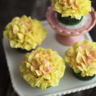 How to Pipe Frosting Flowers on Cupcakes